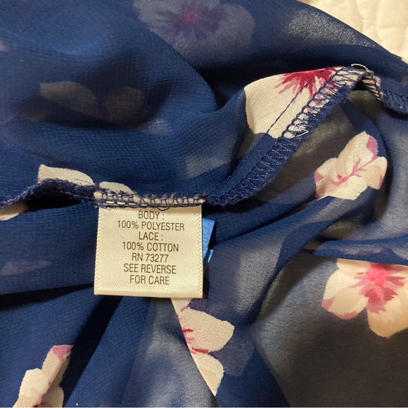 Candie's Blue Embellished Cap Sleeve Blouse | Size XS | Crochet Detail - Picture 5 of 9